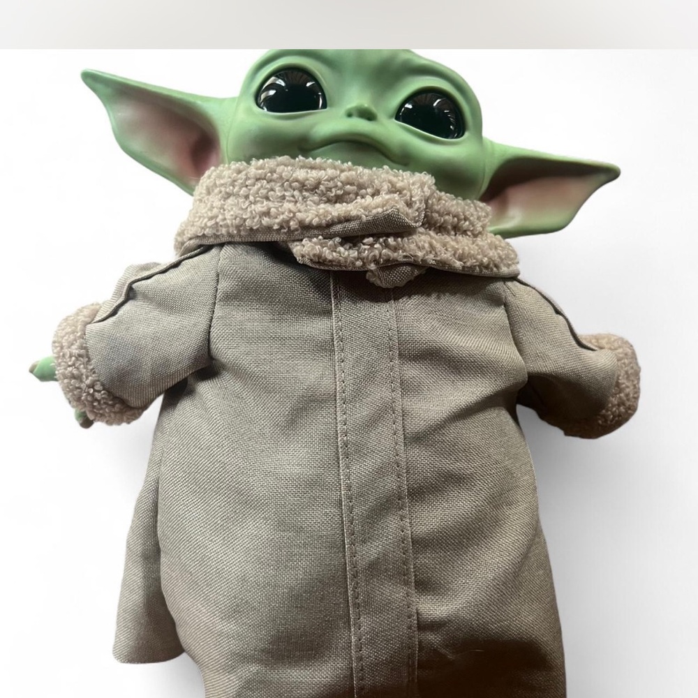Mandalorian Baby Yoda doll